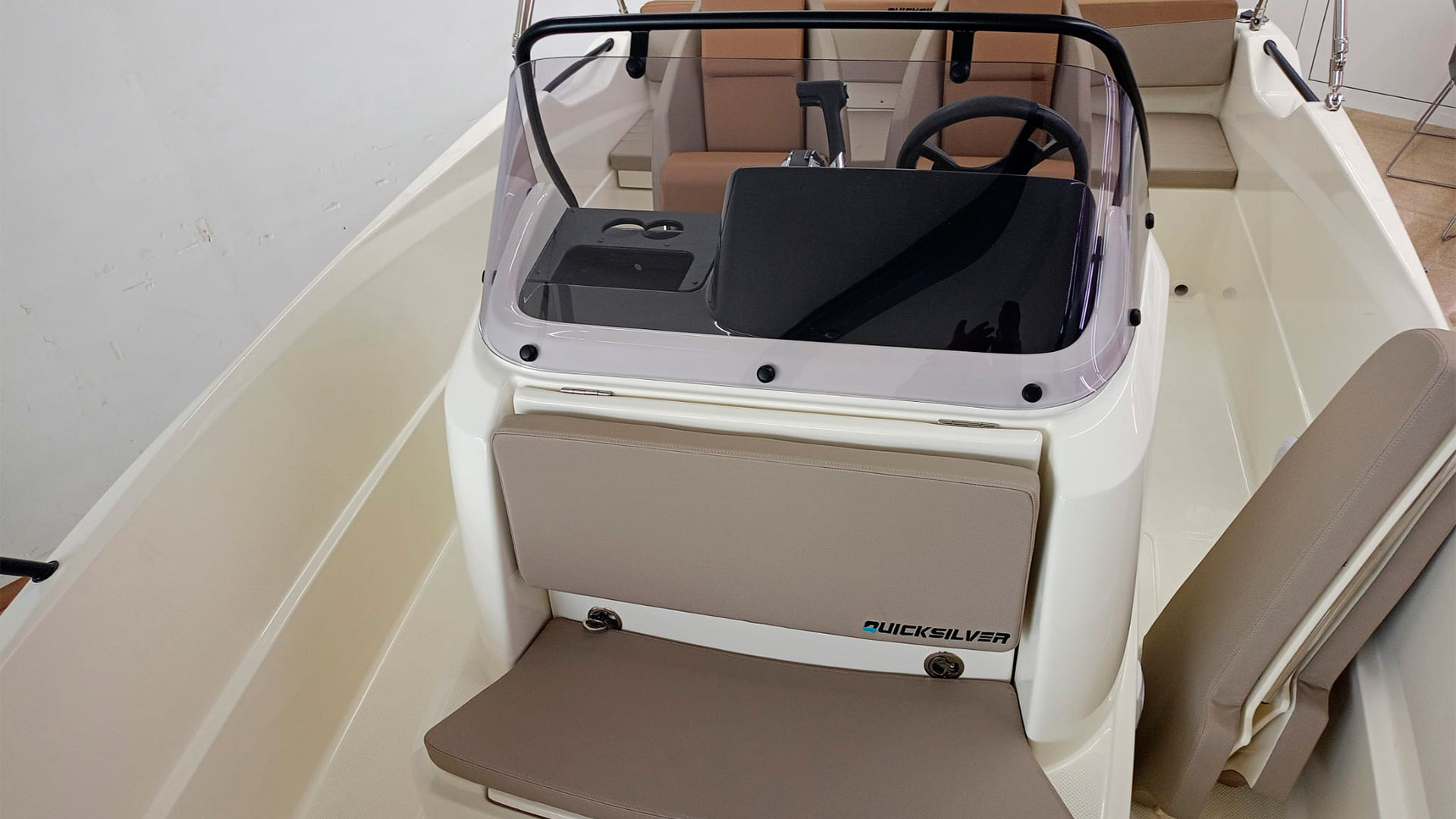 Barco nuevo en stock Quicksilver Activ 555 Open - Consola