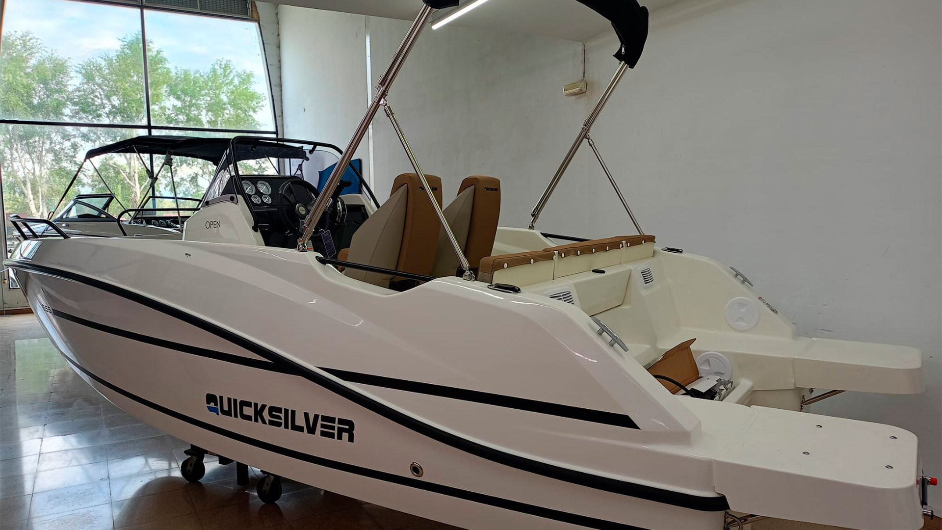 Barco nuevo en stock Quicksilver Activ 555 Open - Popa