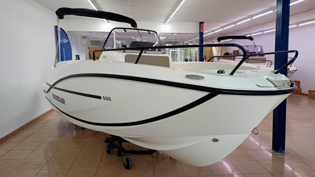 Barco nuevo en stock Quicksilver Activ 555 Open - Primer plano