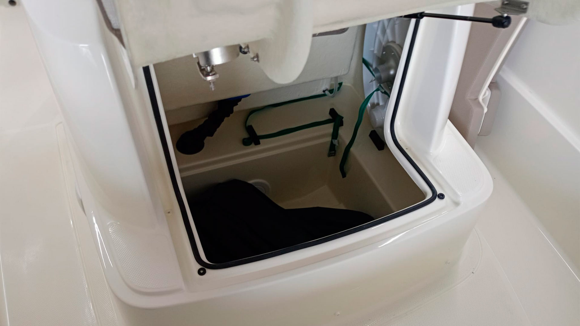 Barco nuevo en stock Quicksilver Activ 555 Open - Tambucho consola