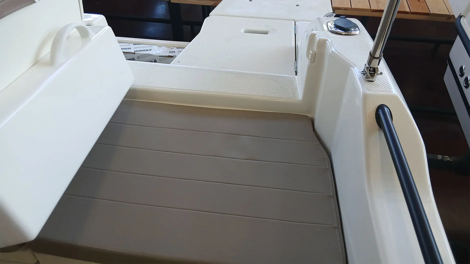 Barco nuevo entrega inmediata Quicksilver Activ 605 Open - Acceso