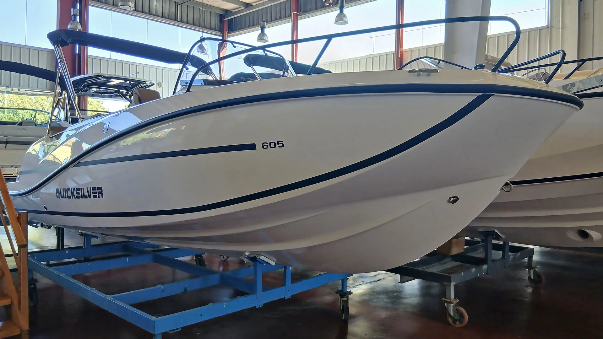 Barco nuevo entrega inmediata Quicksilver Activ 605 Open - Casco