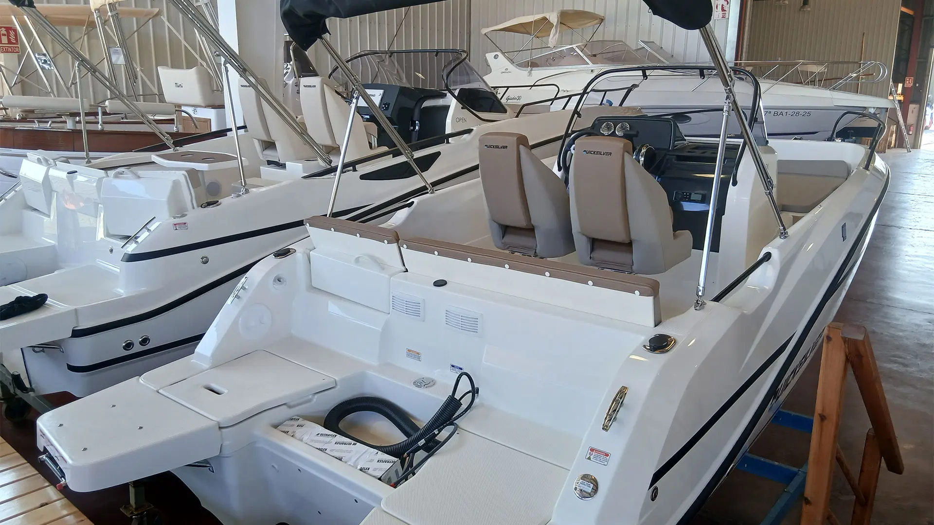 Barco nuevo entrega inmediata Quicksilver Activ 605 Open - Primer plano