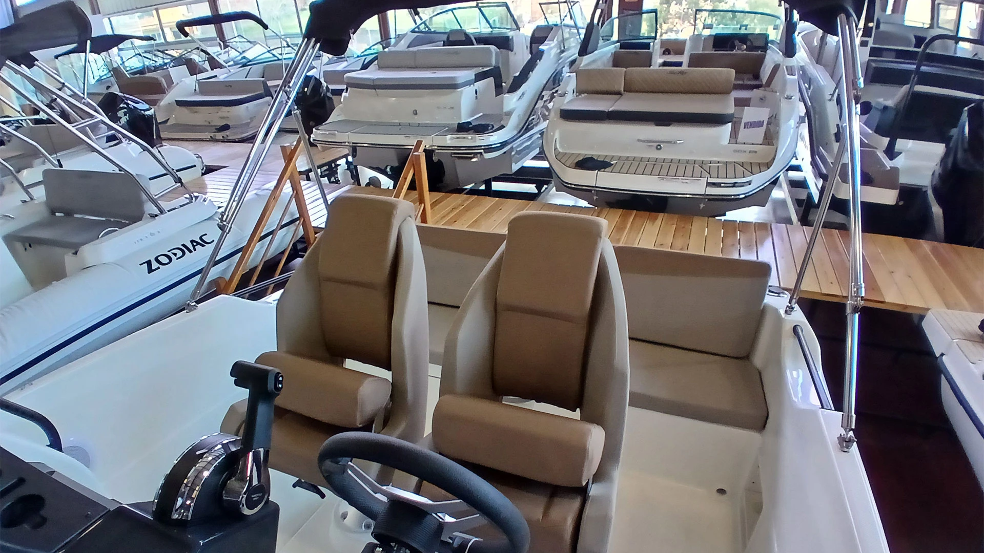 Barco nuevo entrega inmediata Quicksilver Activ 605 Open - Vista bañera