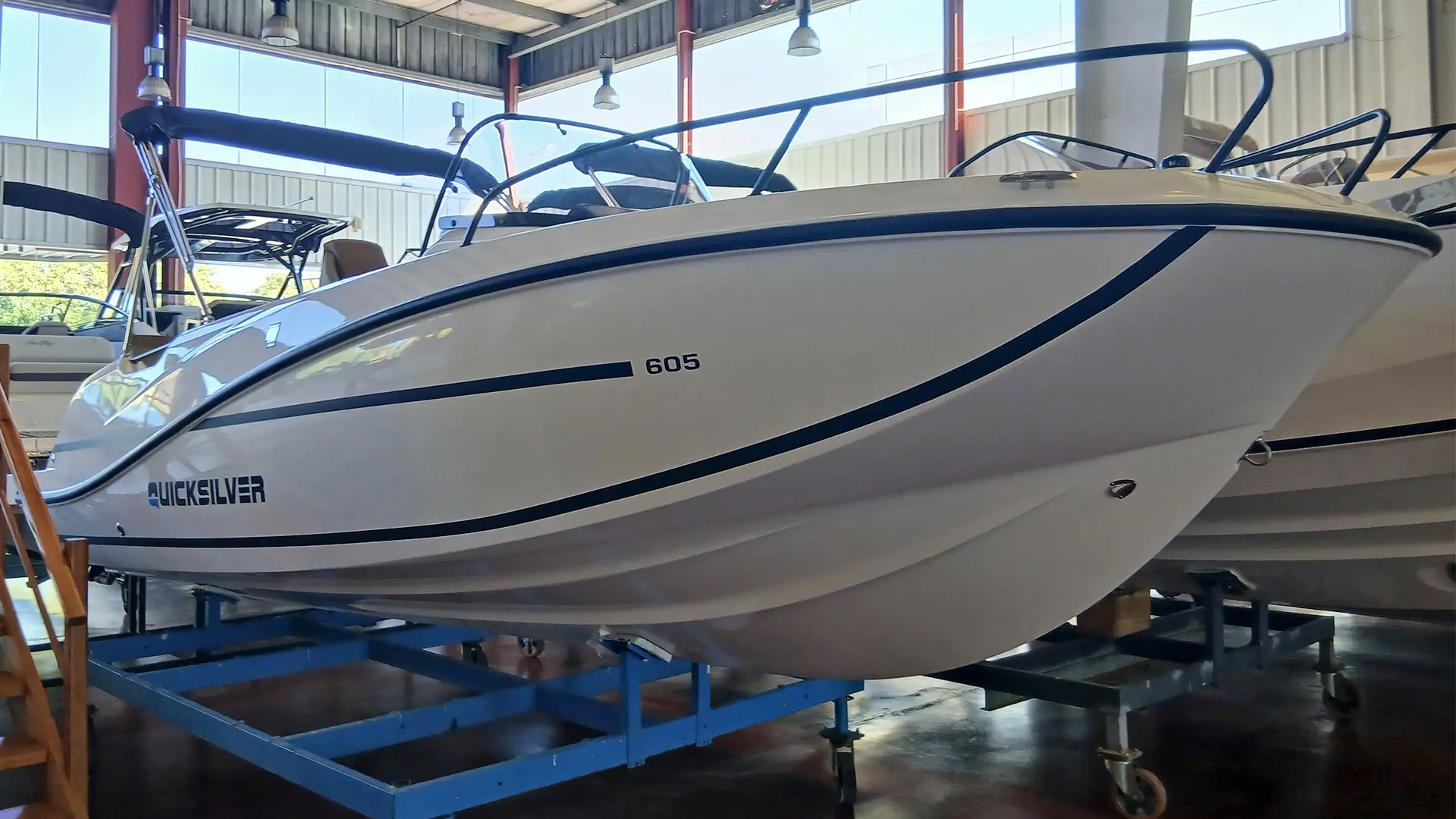 Barco nuevo entrega inmediata Quicksilver Activ 605 Open - Vista casco