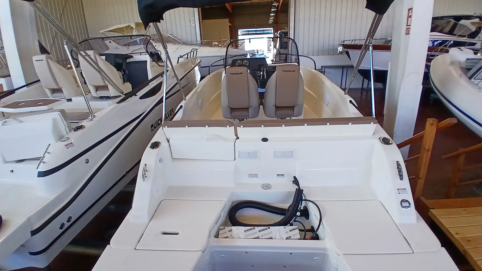 Barco nuevo entrega inmediata Quicksilver Activ 605 Open - Vista frontal