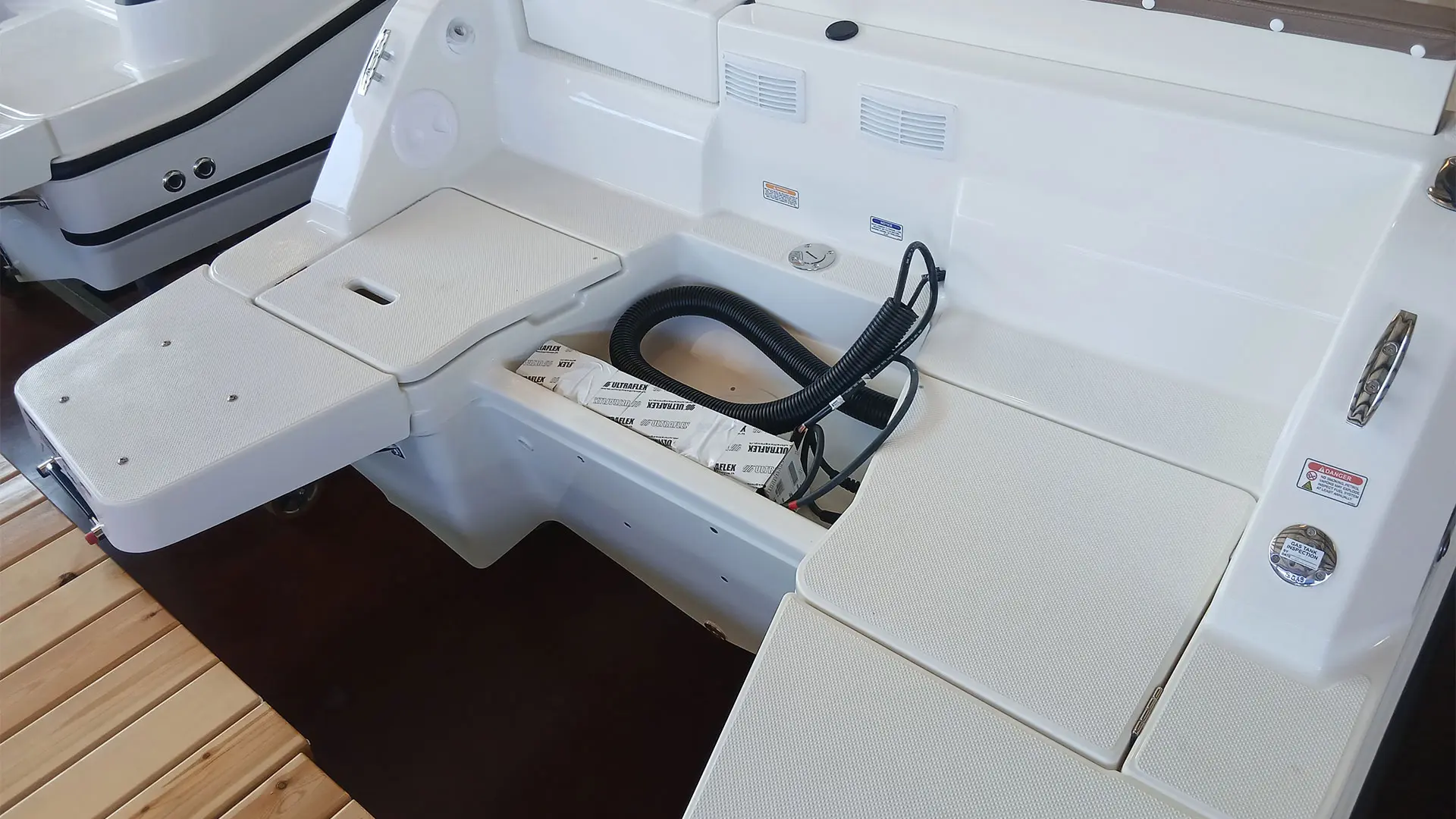 Barco nuevo entrega inmediata Quicksilver Activ 605 Open - Zona motor fueraborda
