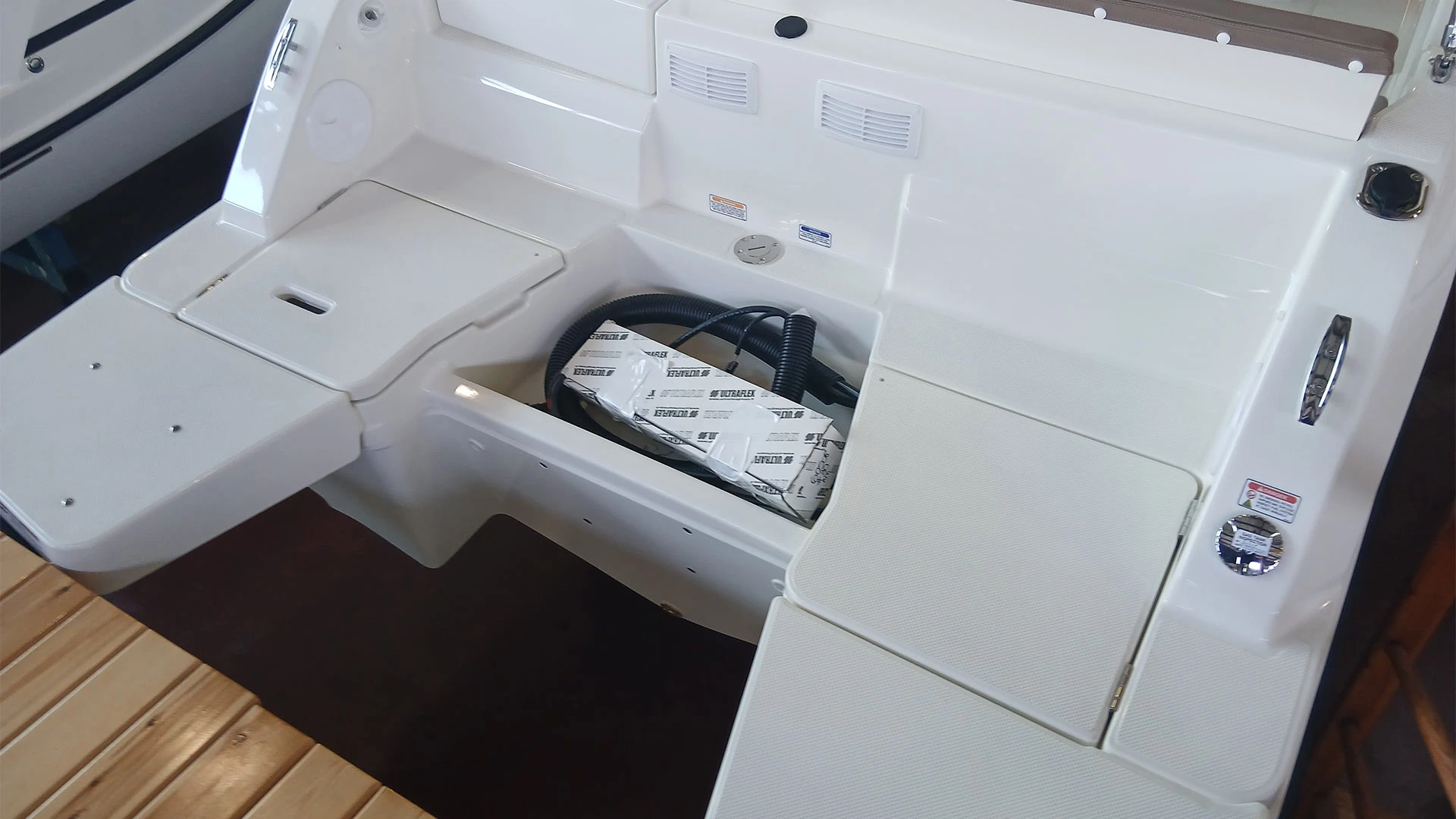 Barco nuevo entrega inmediata Quicksilver Activ 605 Open - Zona motor