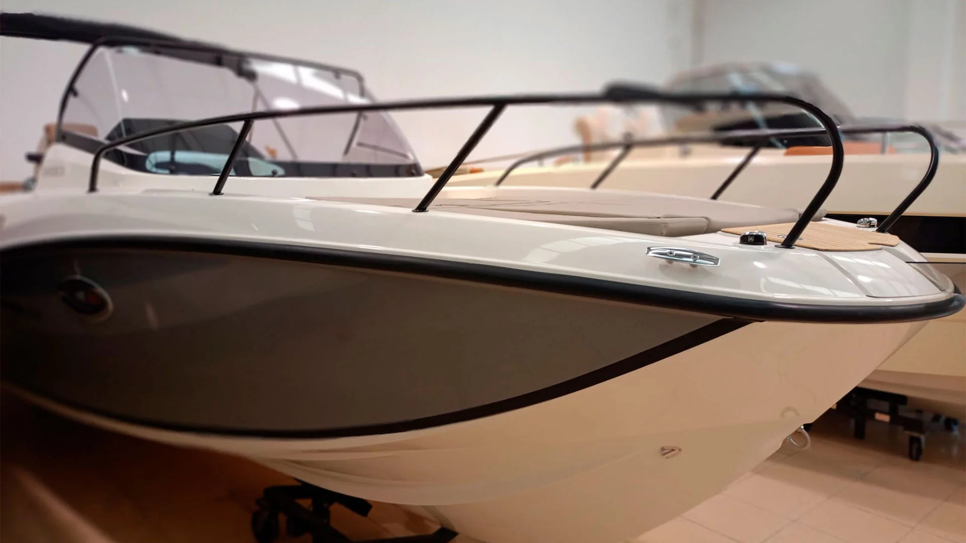 Barco nuevo entrega inmediata Quicksilver Activ 675 Sundeck - Casco