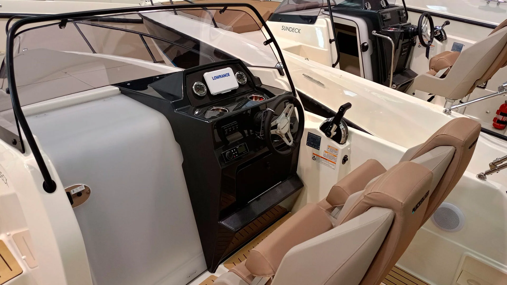 Barco nuevo entrega inmediata Quicksilver Activ 675 Sundeck - Consola