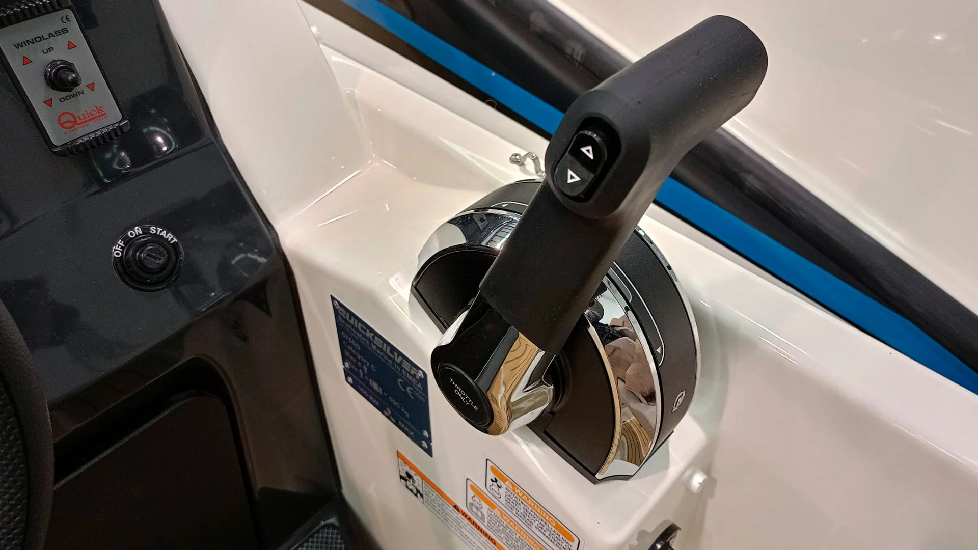 Barco nuevo entrega inmediata Quicksilver Activ 675 Sundeck - Marchas