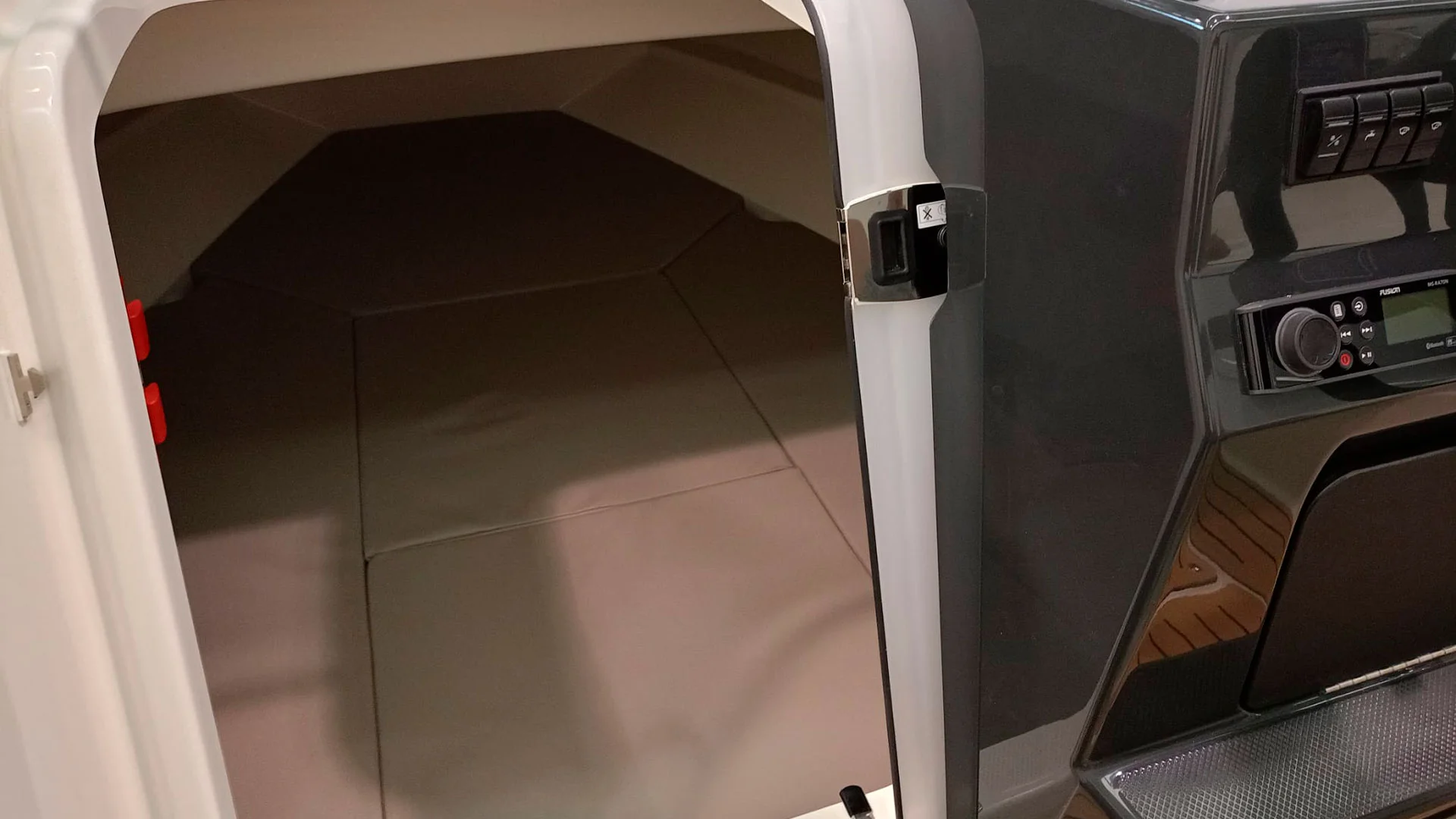 Barco nuevo entrega inmediata Quicksilver Activ 675 Sundeck - Vista cabina