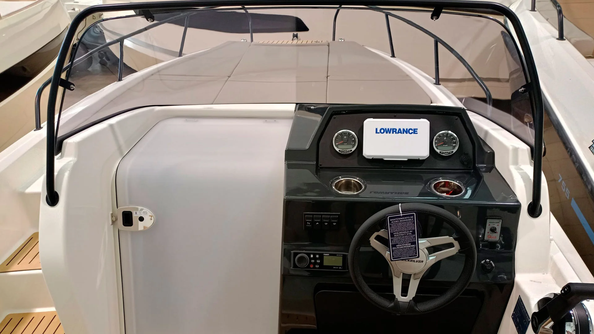 Barco nuevo entrega inmediata Quicksilver Activ 675 Sundeck - Vista consola