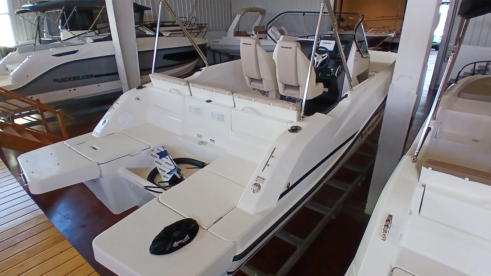barco-nuevo-entrega-inmediata-quicksilver-activ-705-open-en-tienda