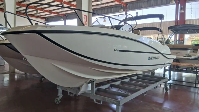 Quicksilver Activ 705 Open