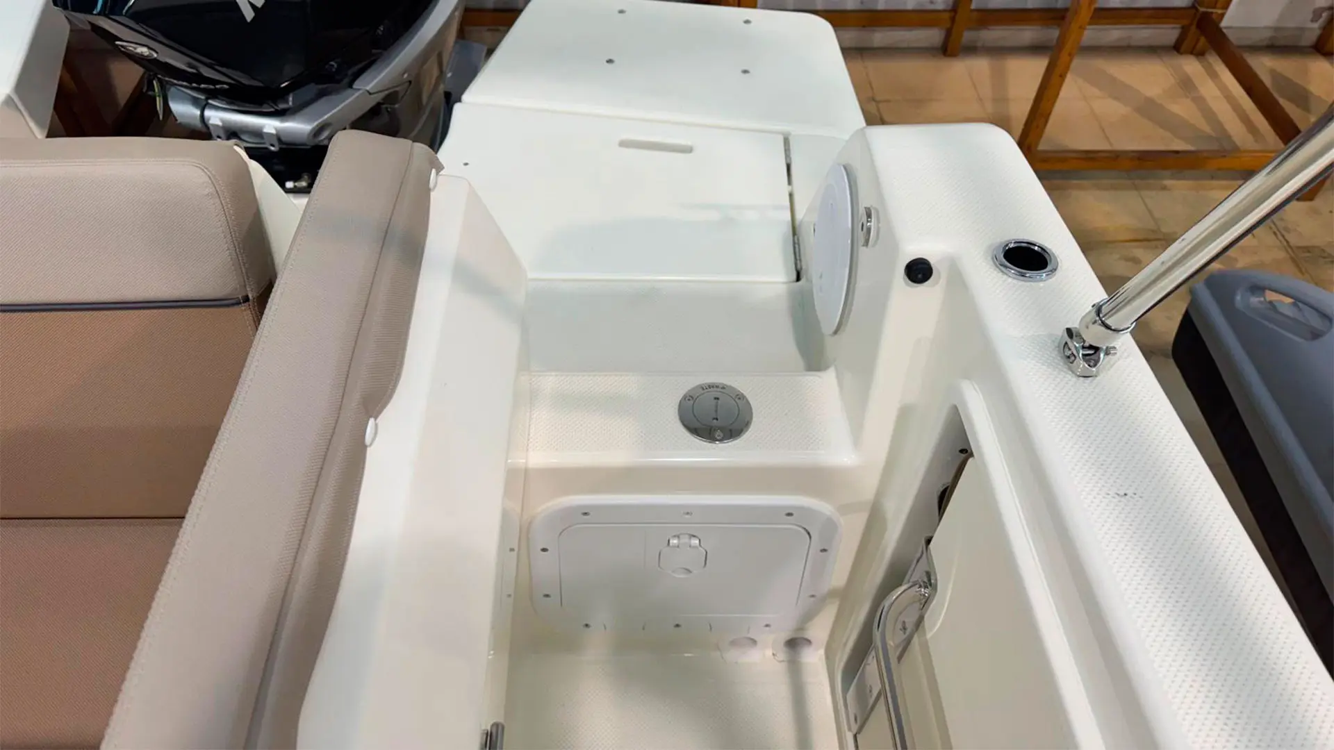 Barco nuevo entrega inmediata Quicksilver Activ 755 Sundeck ap- Acceso abierto
