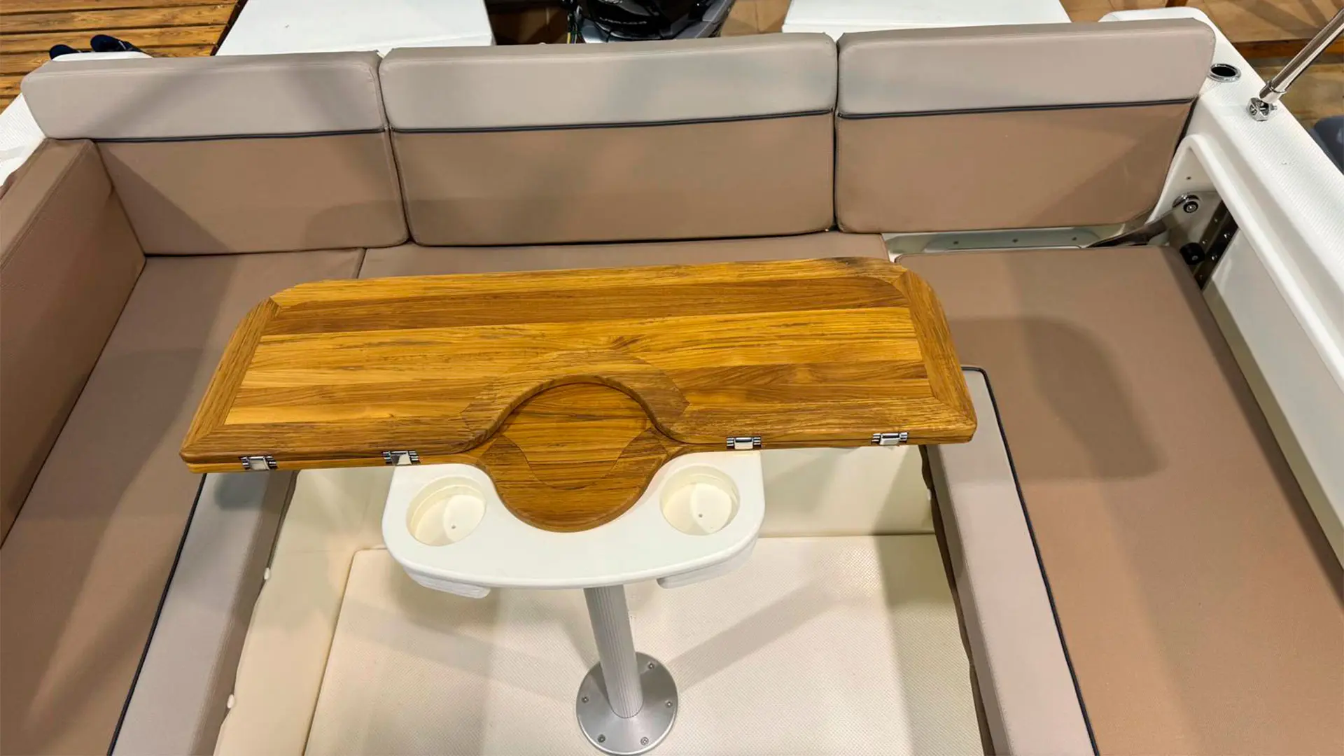 Barco nuevo entrega inmediata Quicksilver Activ 755 Sundeck ap- Asientos popa