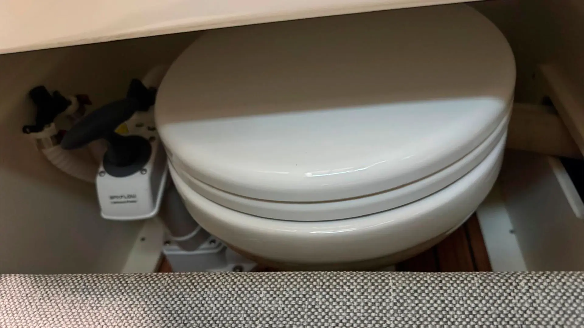 Barco nuevo entrega inmediata Quicksilver Activ 755 Sundeck ap- Lavabo