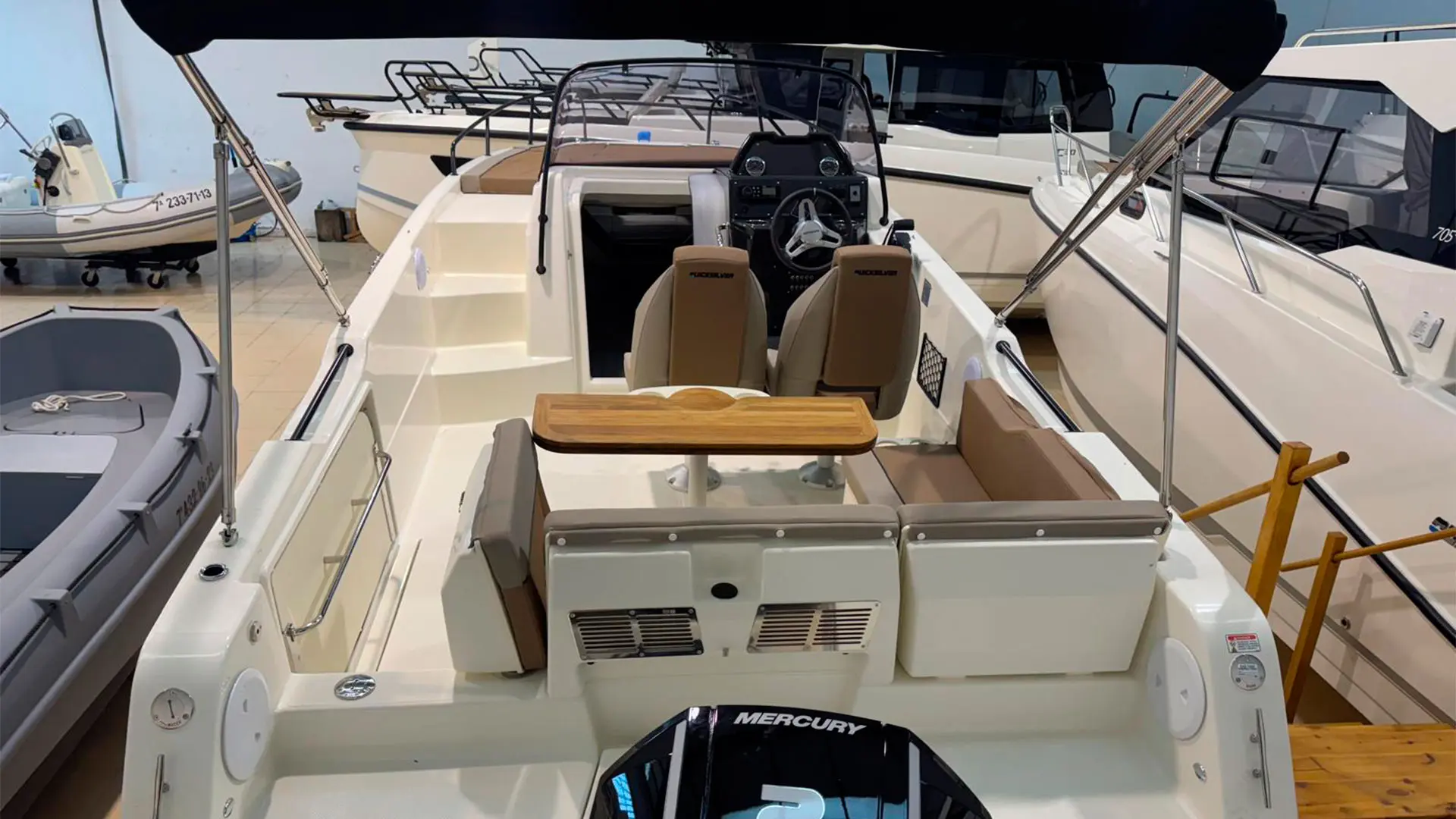 Barco nuevo entrega inmediata Quicksilver Activ 755 Sundeck ap- Vista popa