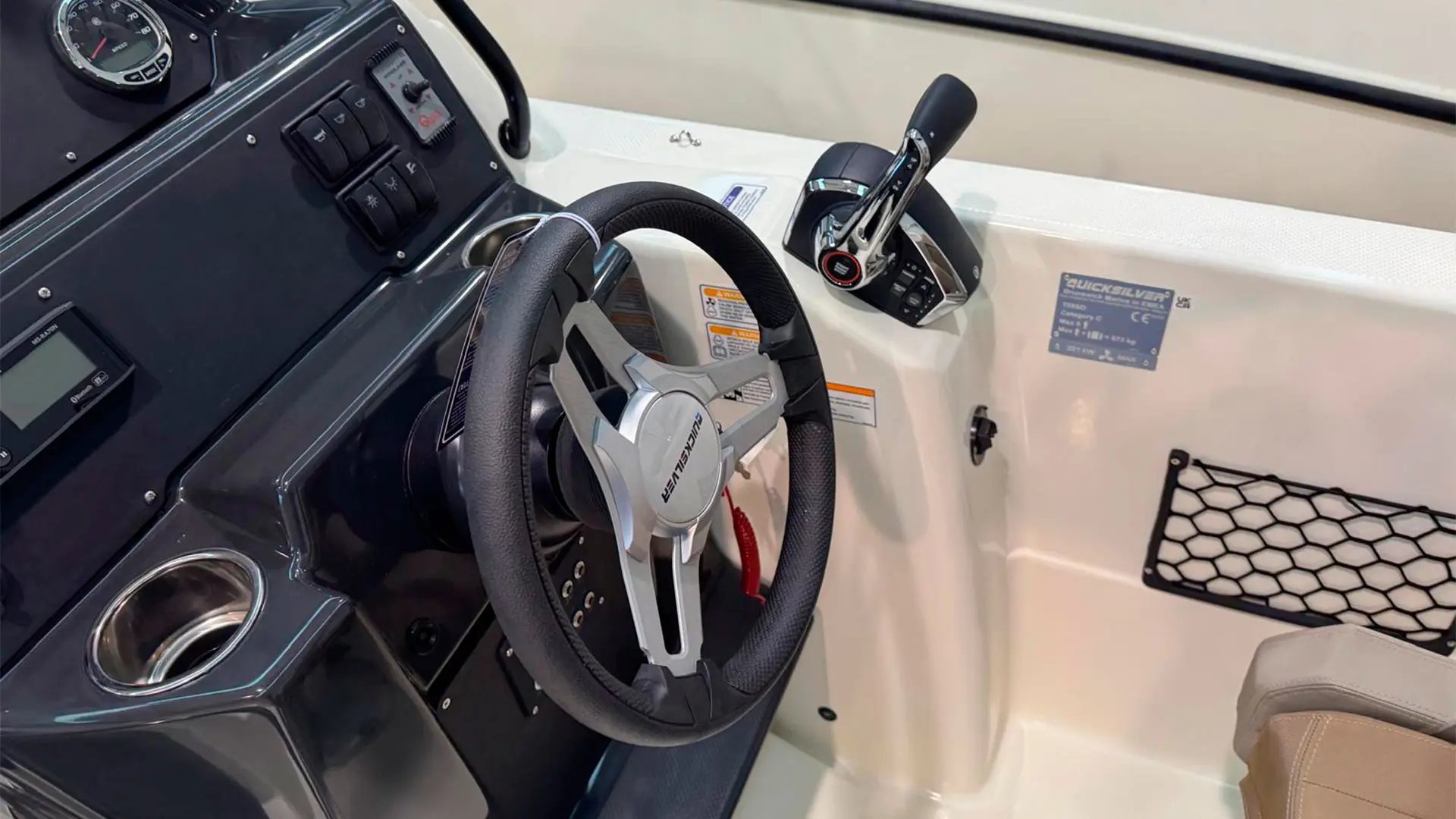 Barco nuevo entrega inmediata Quicksilver Activ 755 Sundeck ap- Volante