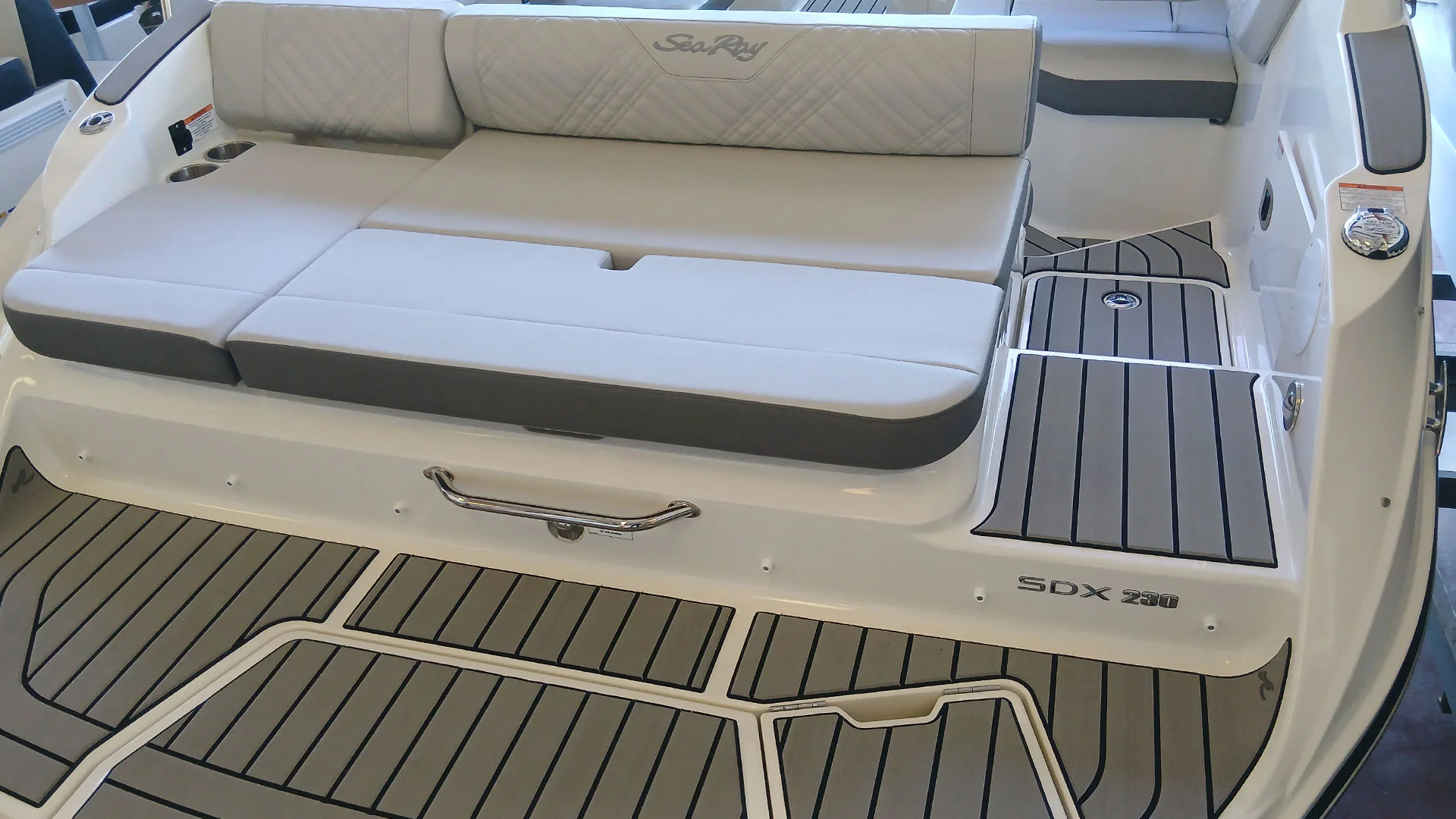 barco-nuevo-entrega-inmediata-sea-ray-sdx-230-solarium-popa