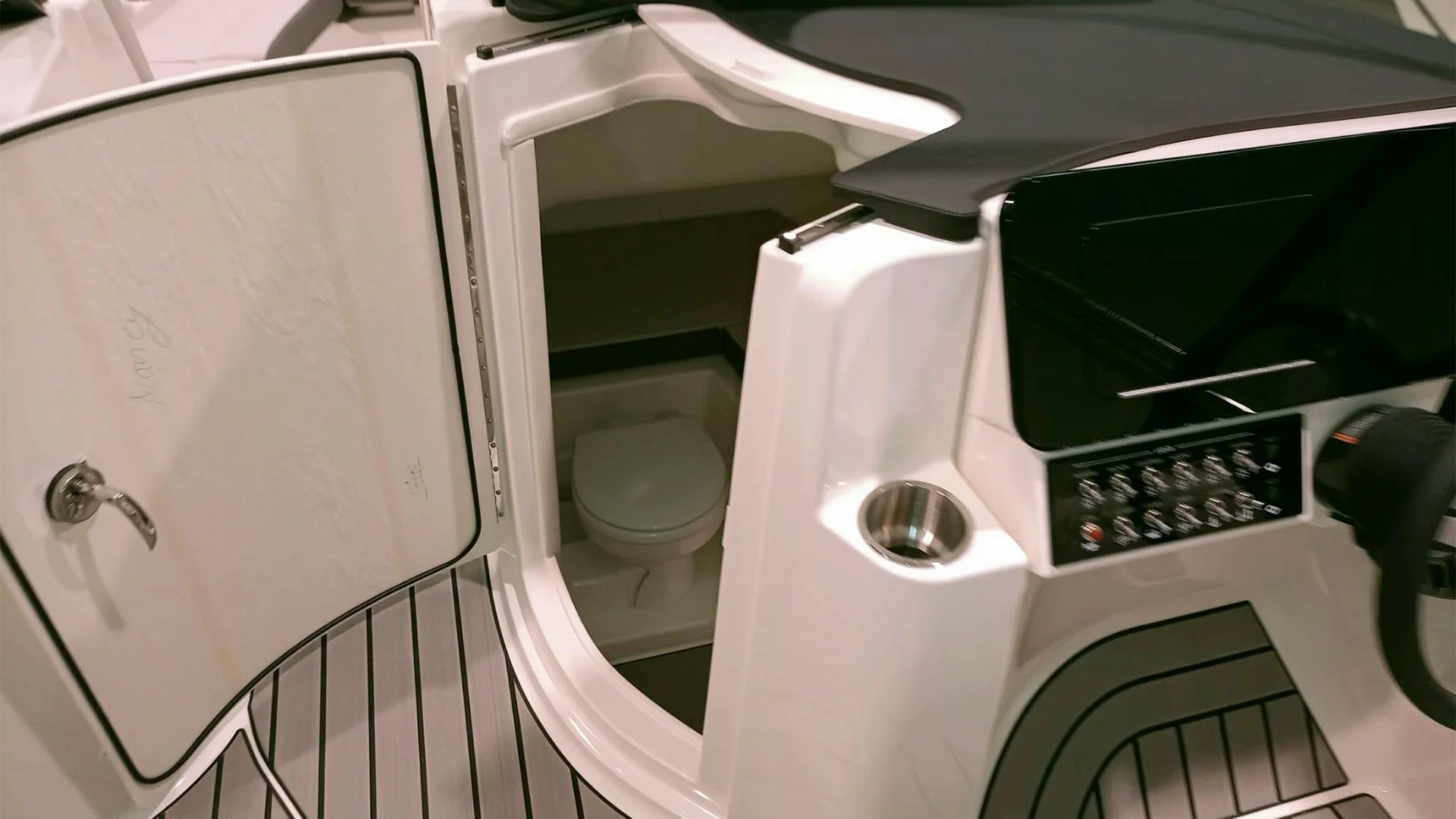 barco-nuevo-entrega-inmediata-sea-ray-sdx-250-lavabo