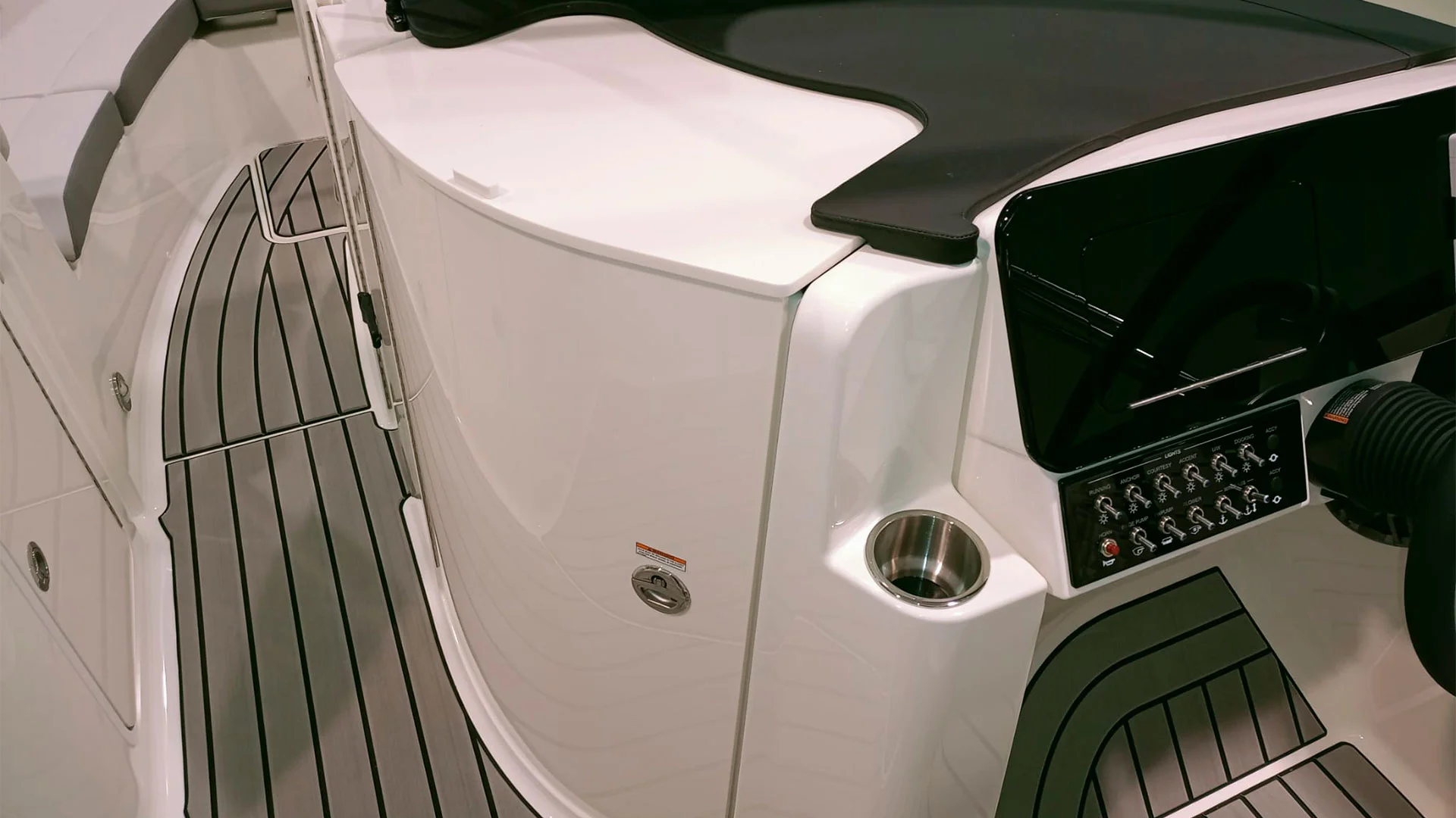 barco-nuevo-entrega-inmediata-sea-ray-sdx-250-pasillo