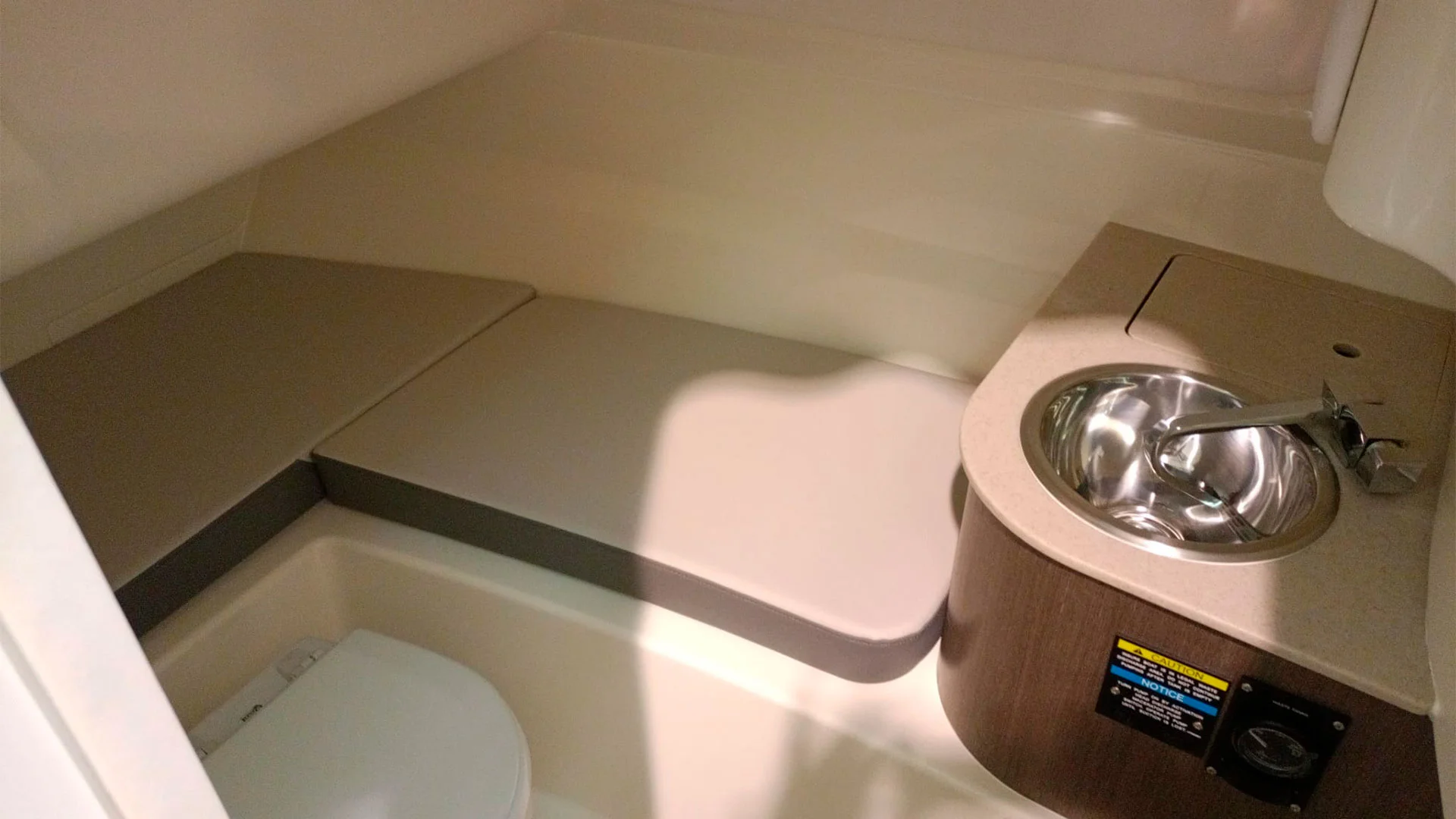 barco-nuevo-entrega-inmediata-sea-ray-sdx-250-vista-lavabo