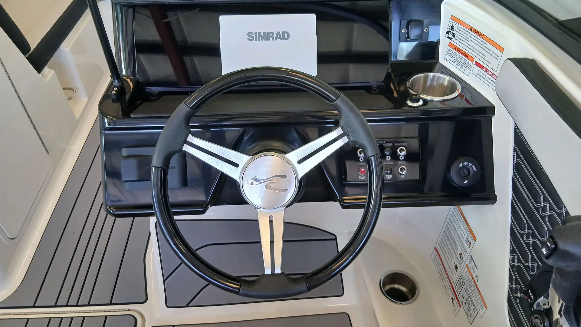 Barco nuevo entrega inmediata Sea RAy SPX 190 OB - Volante