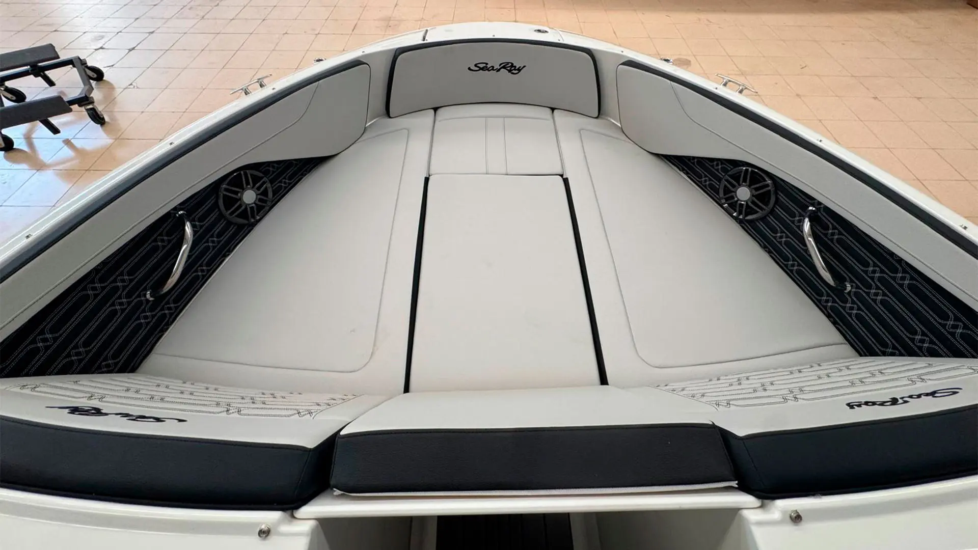 Barco nuevo entrega inmediata Sea Ray SPX 210 AP - Solárium