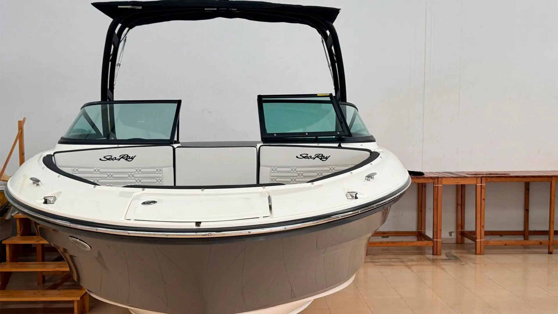 Barco nuevo entrega inmediata Sea Ray SPX 210 AP - Vista frontal