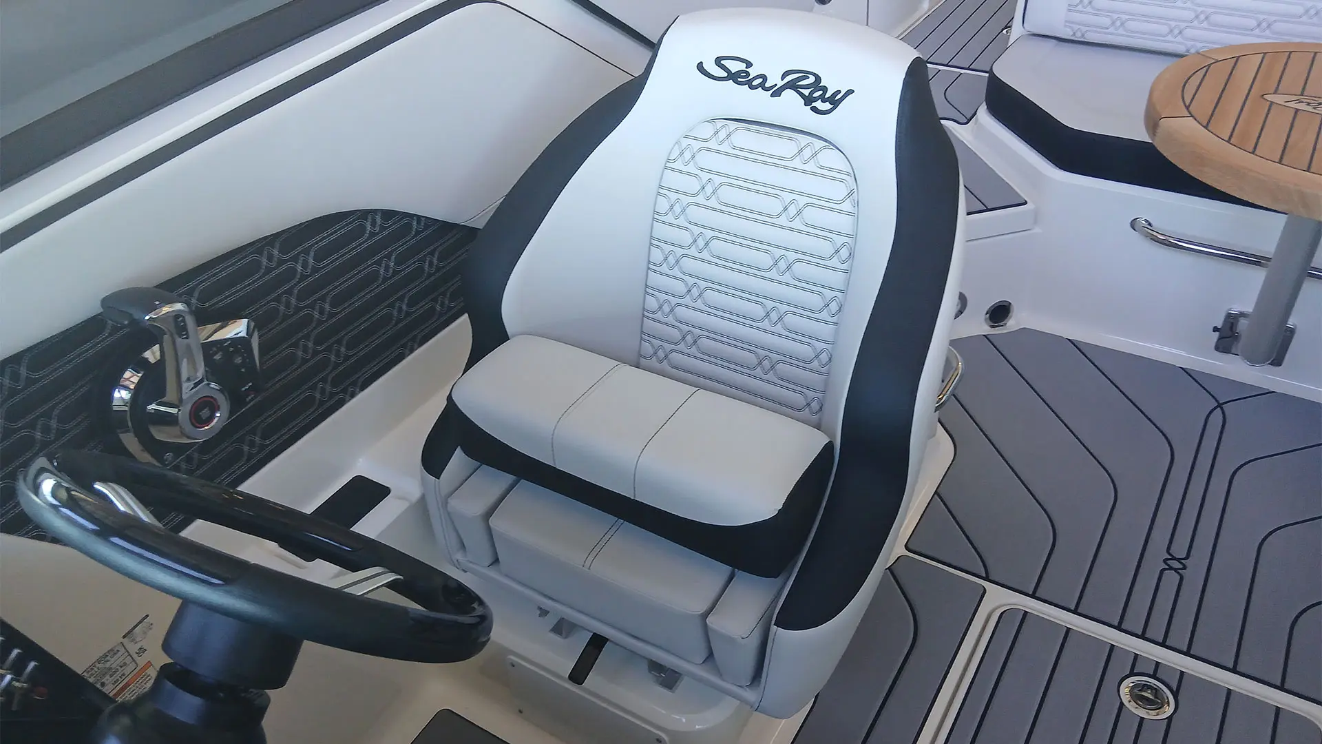 Barco nuevo entrega inmediata Sea Ray SPX 210 OB - Asiento patrón