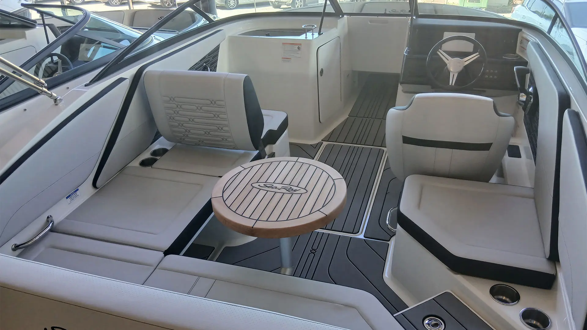 Barco nuevo entrega inmediata Sea Ray SPX 210 OB - Bañera