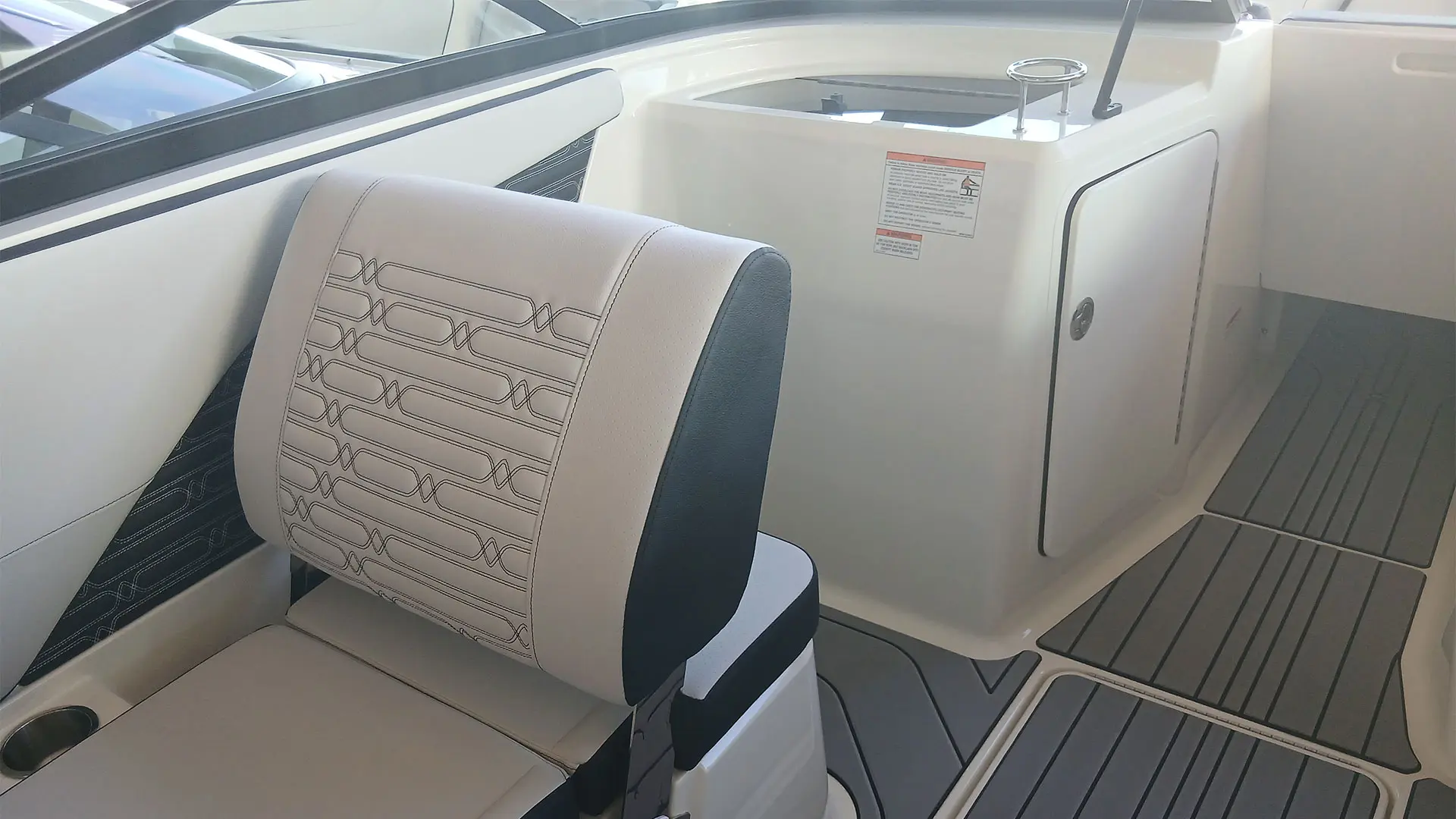 Barco nuevo entrega inmediata Sea Ray SPX 210 OB - Cabina