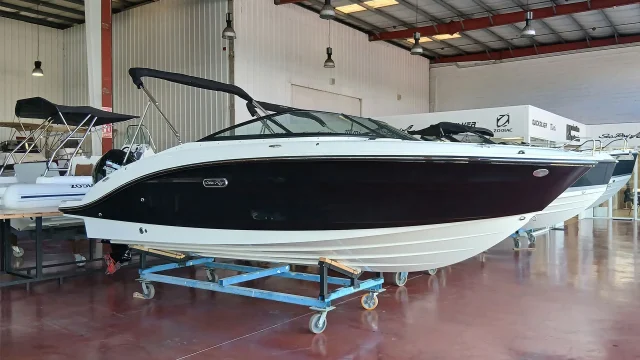 Barco nuevo entrega inmediata Sea Ray SPX 210 OB - Casco