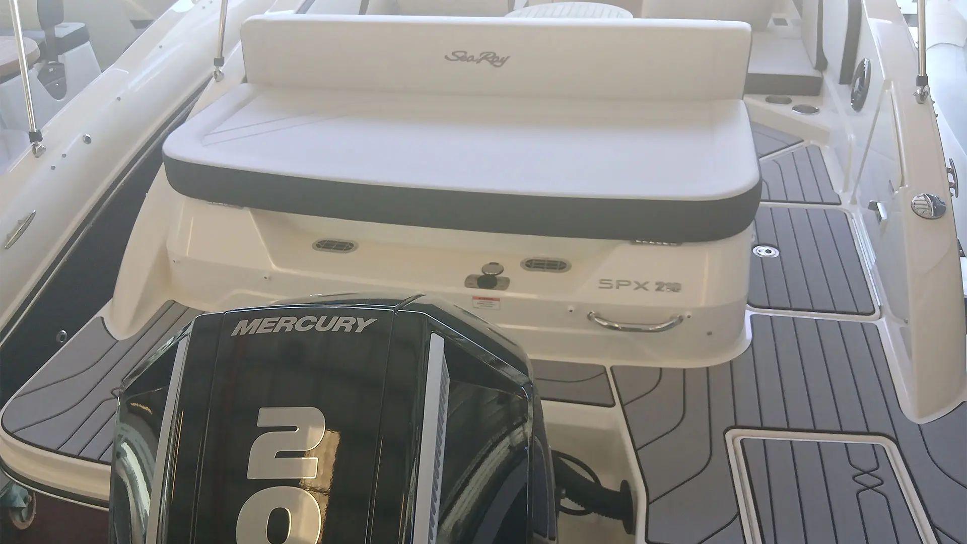 Barco nuevo entrega inmediata Sea Ray SPX 210 OB - Solárium