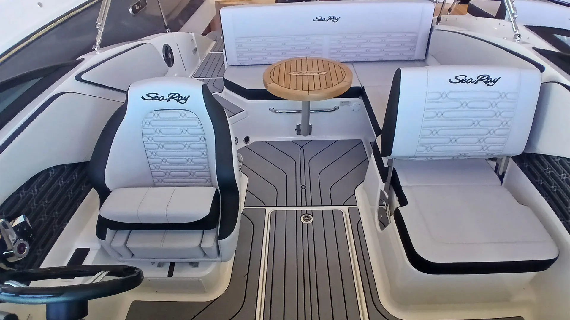 Barco nuevo entrega inmediata Sea Ray SPX 210 OB - Vista bañera