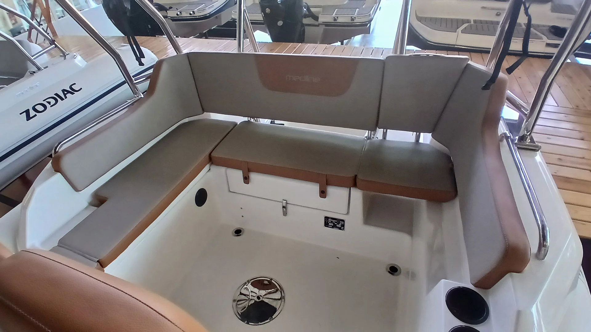 barco-nuevo-entrega-inmediata-zodiac-medline-6-8-zona-bañera