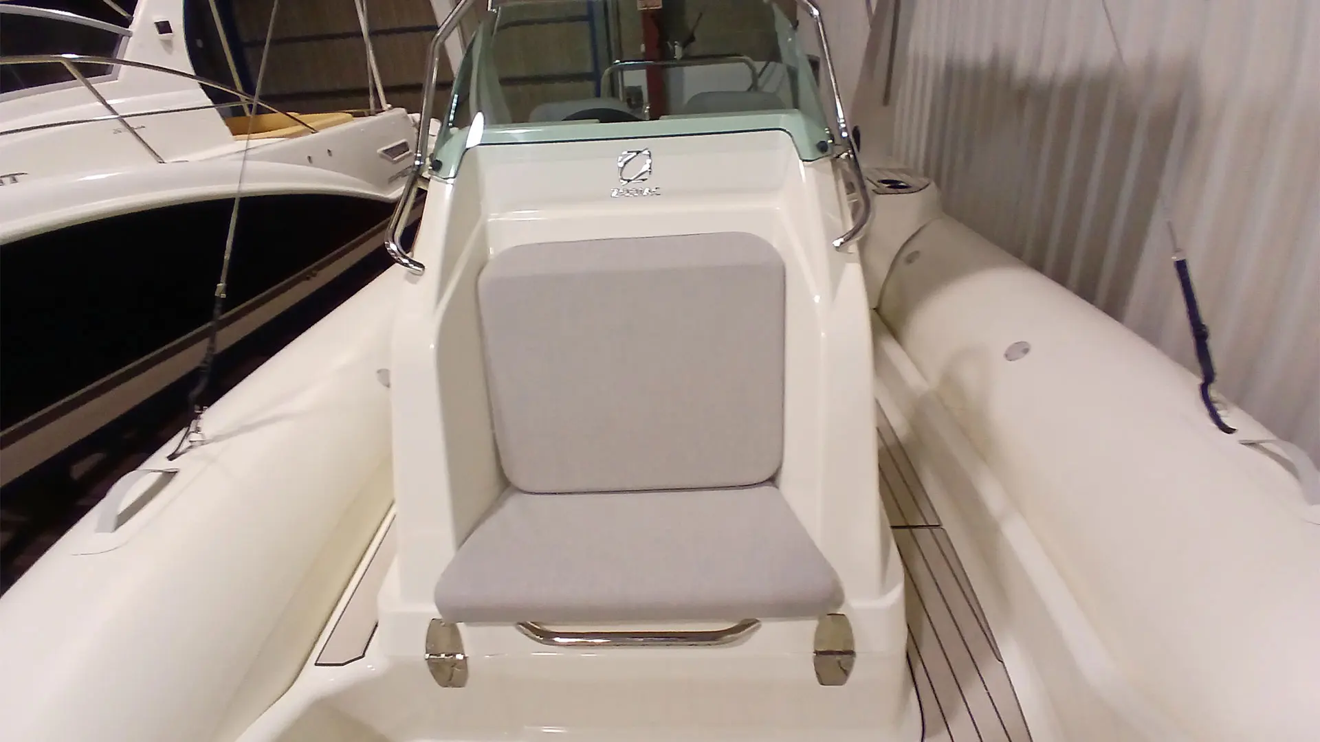Barco nuevo entrega inmediata Zodiac Medline 7.5 - Asiento conola