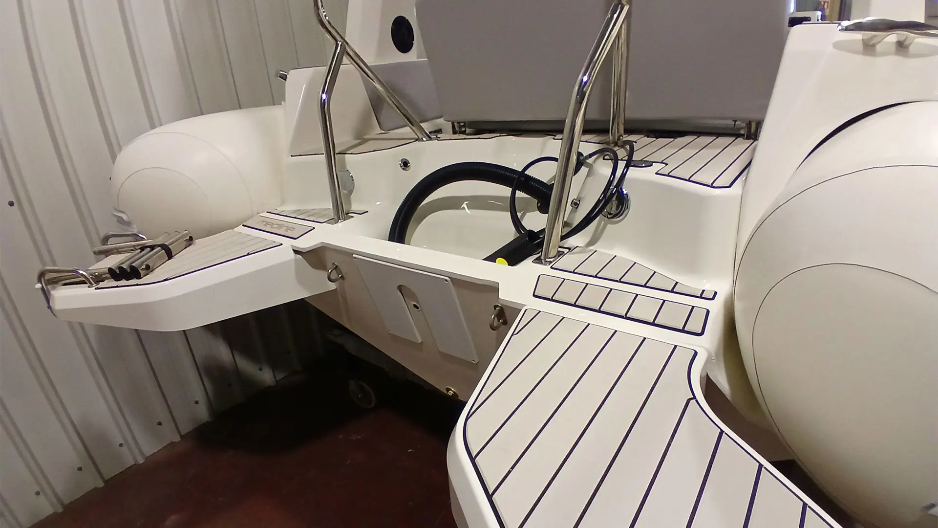 Barco nuevo entrega inmediata Zodiac Medline 7.5 - Escalera de baño