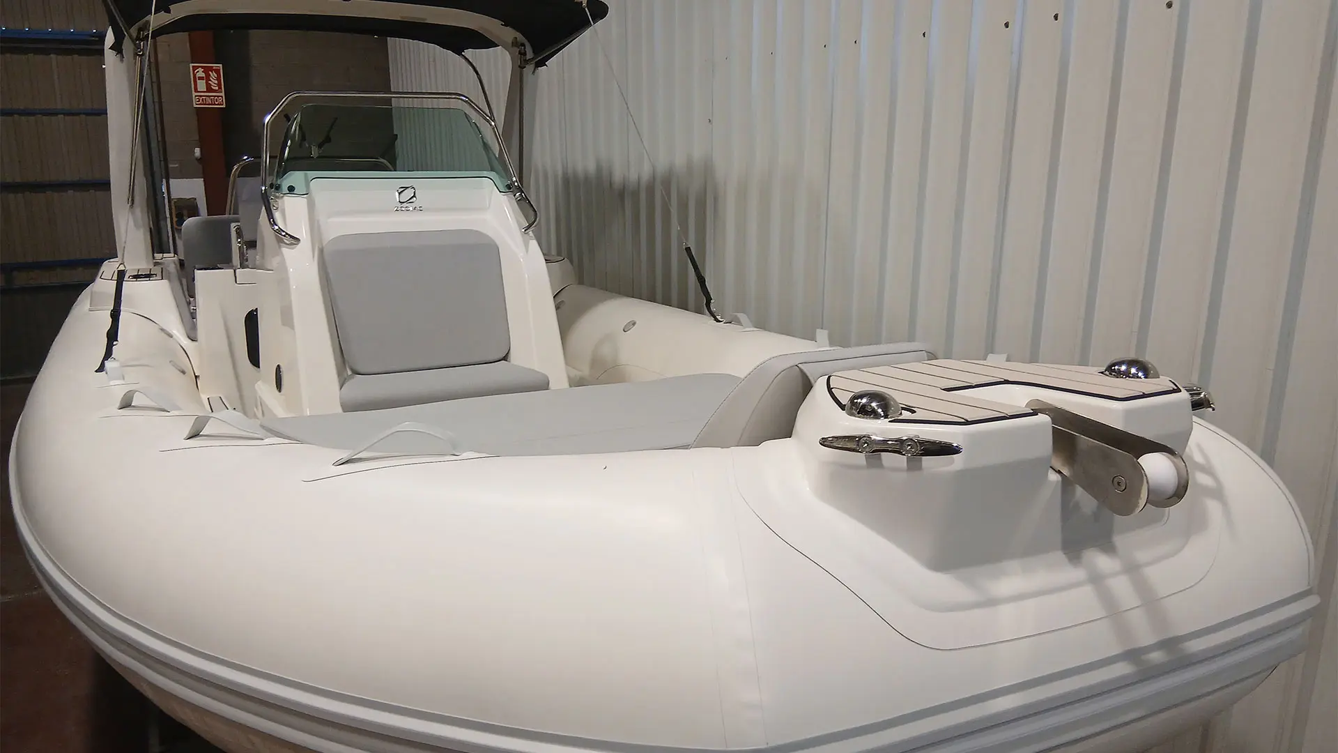 Barco nuevo entrega inmediata Zodiac Medline 7.5 - Primer plano