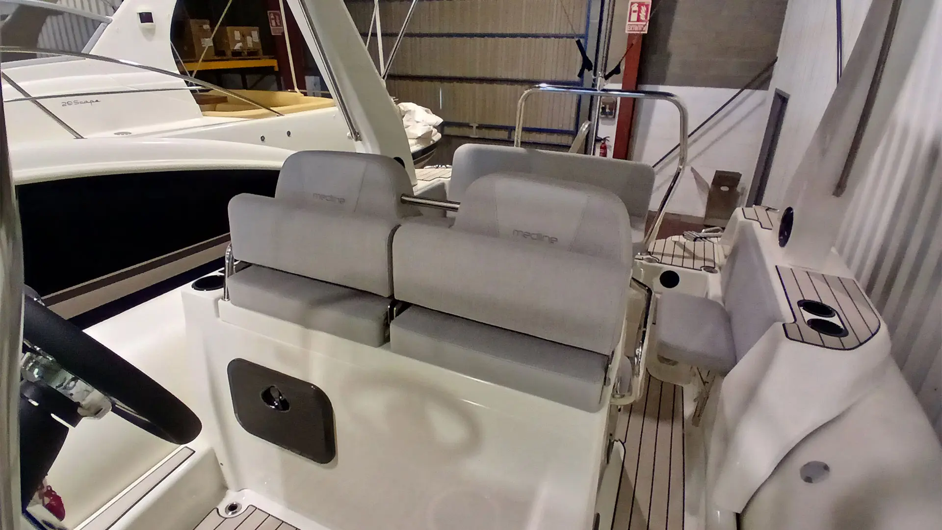 Barco nuevo entrega inmediata Zodiac Medline 7.5 - Asiento patrón