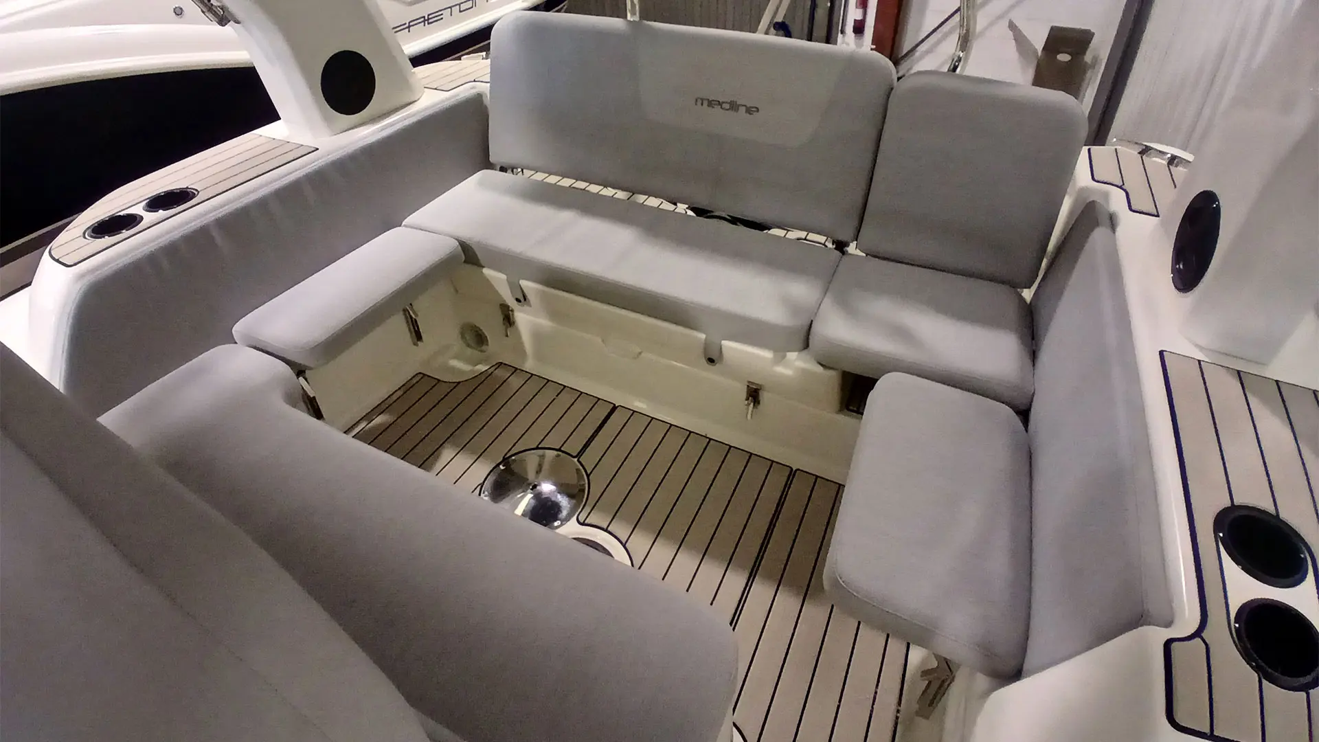 Barco nuevo entrega inmediata Zodiac Medline 7.5 - Zona popa