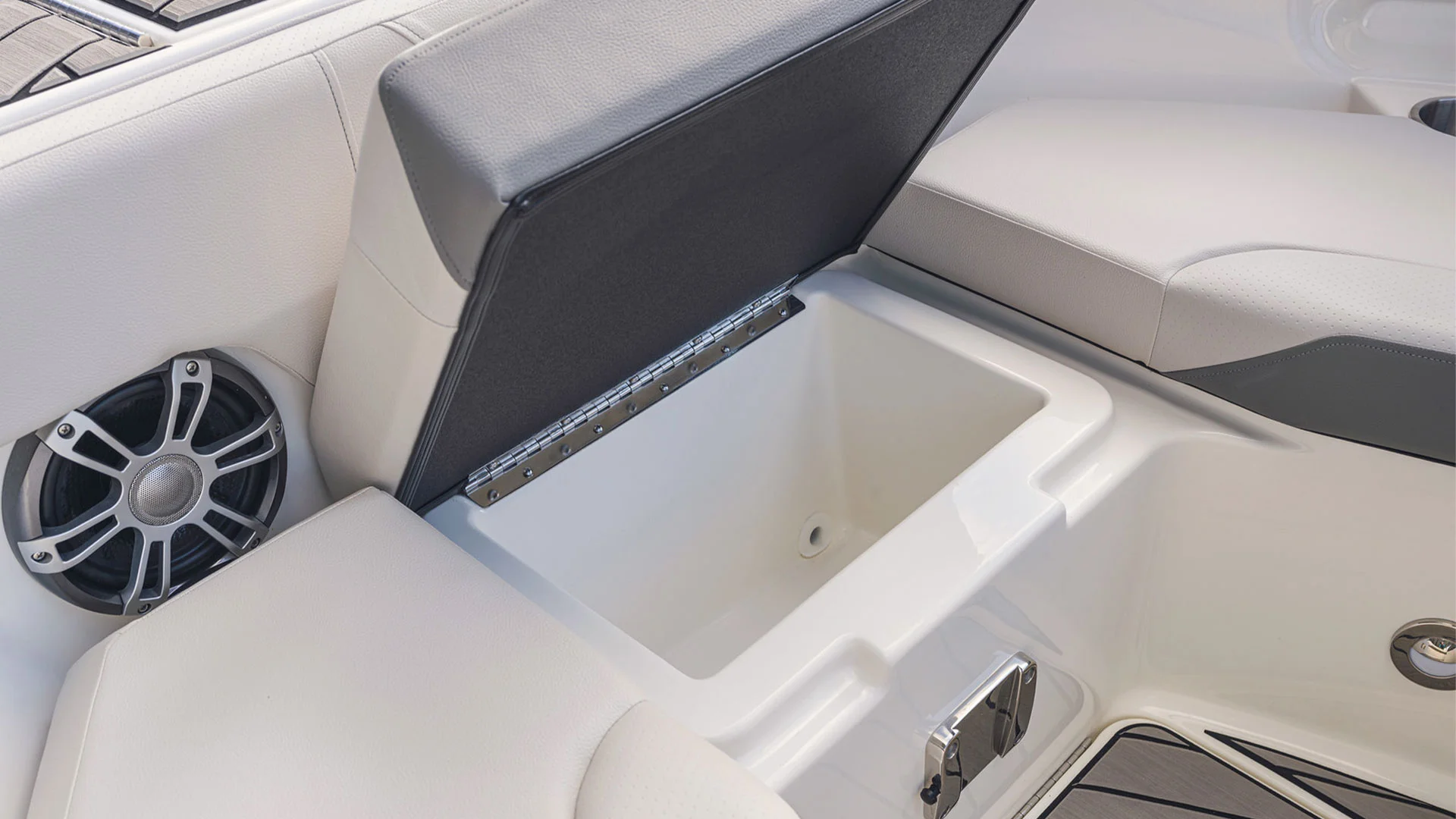 barco-nuevo-sea-ray-sdx-250-ob-cofre