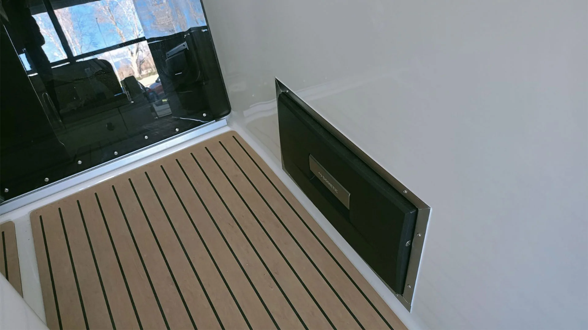 Barcos nuevos entrega inmediata Quicksilver Activ 875 Sundeck - Cajón térmico