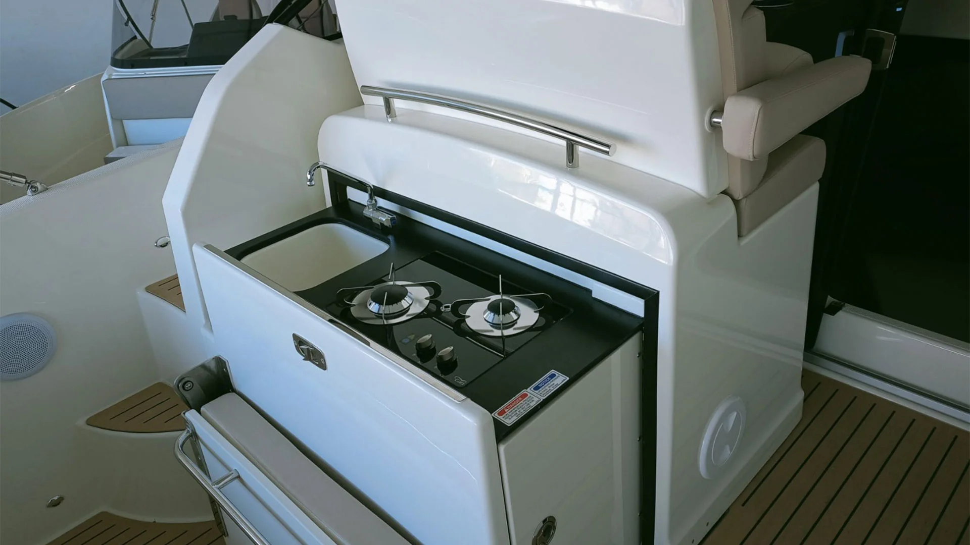 Barcos nuevos entrega inmediata Quicksilver Activ 875 Sundeck - Cocina