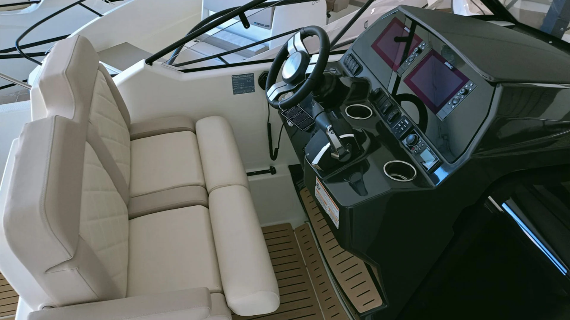 Barcos nuevos entrega inmediata Quicksilver Activ 875 Sundeck - Consola