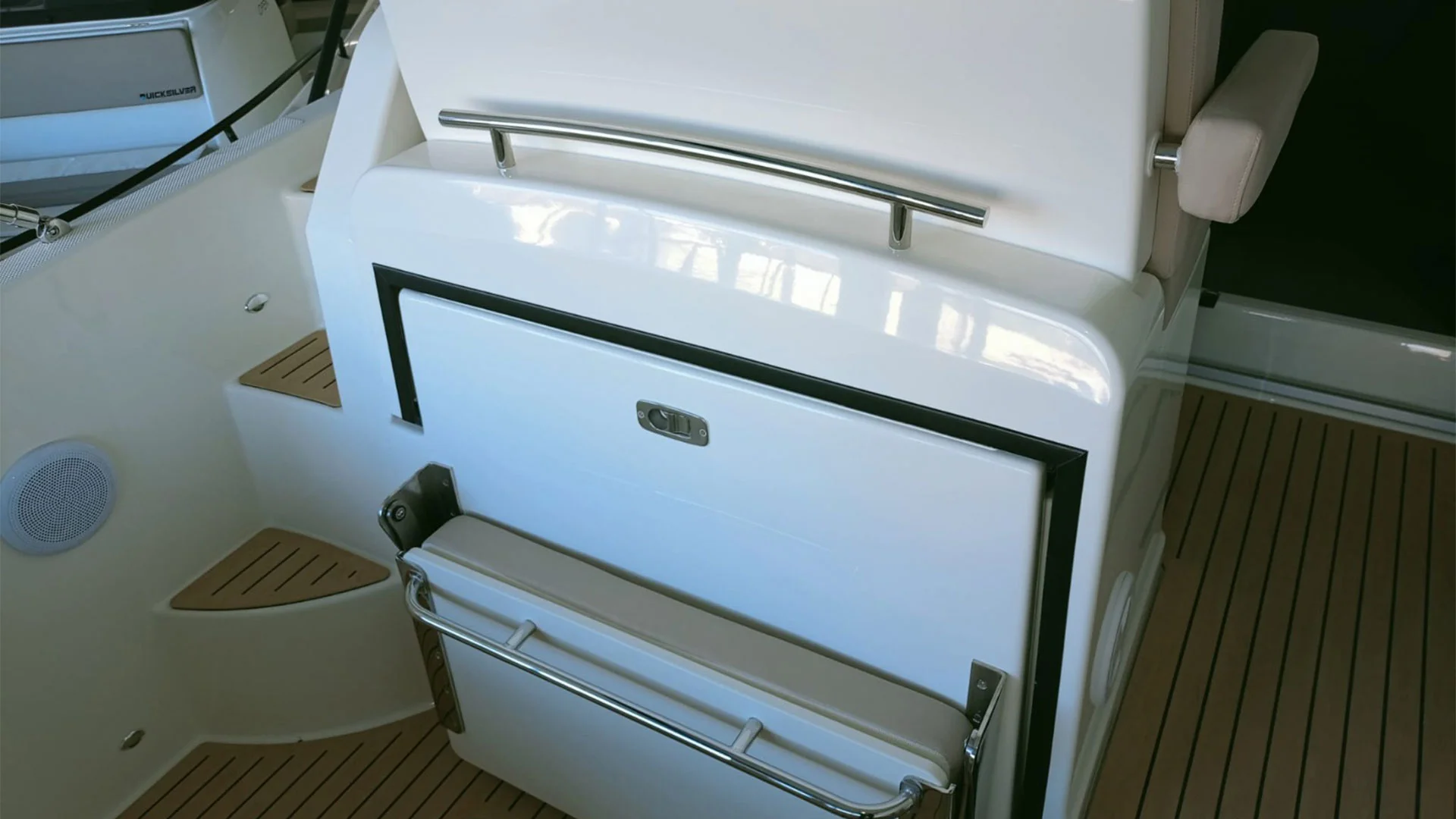 Barcos nuevos entrega inmediata Quicksilver Activ 875 Sundeck - Detalle