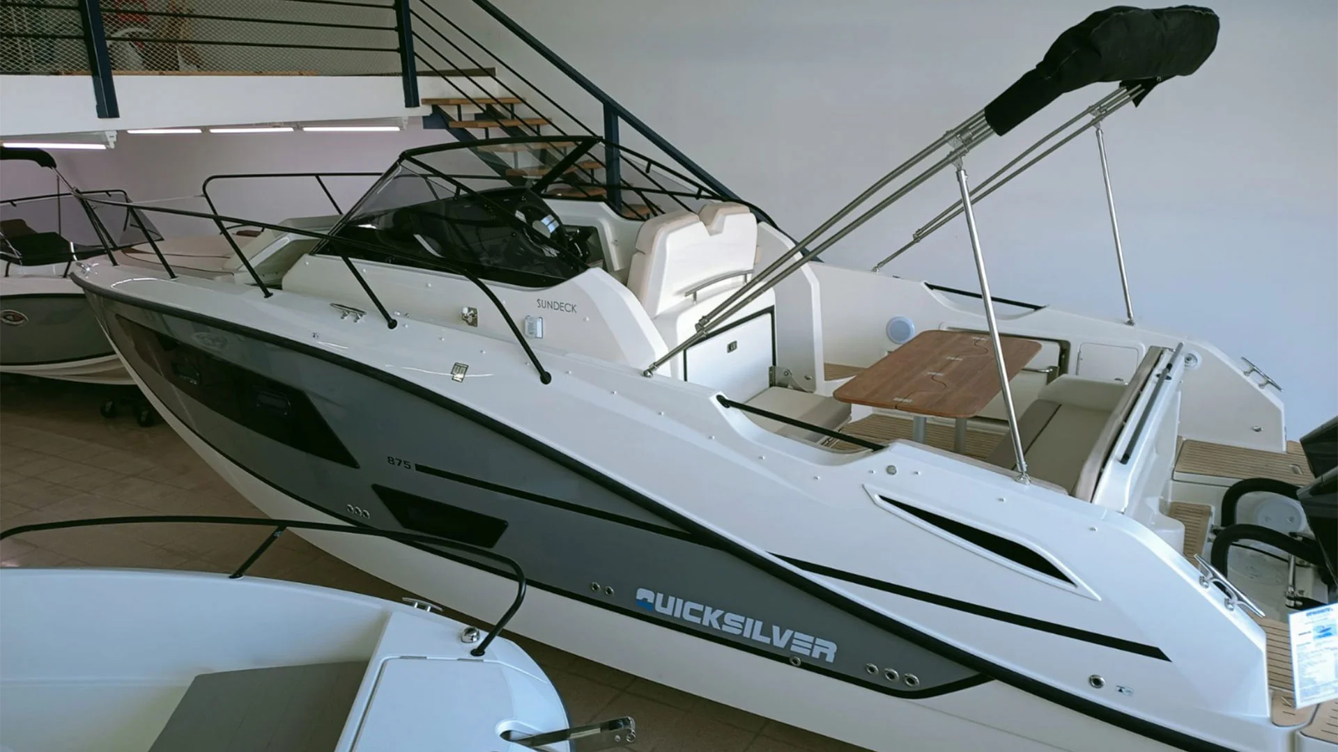 Barcos nuevos entrega inmediata Quicksilver Activ 875 Sundeck - En exposición
