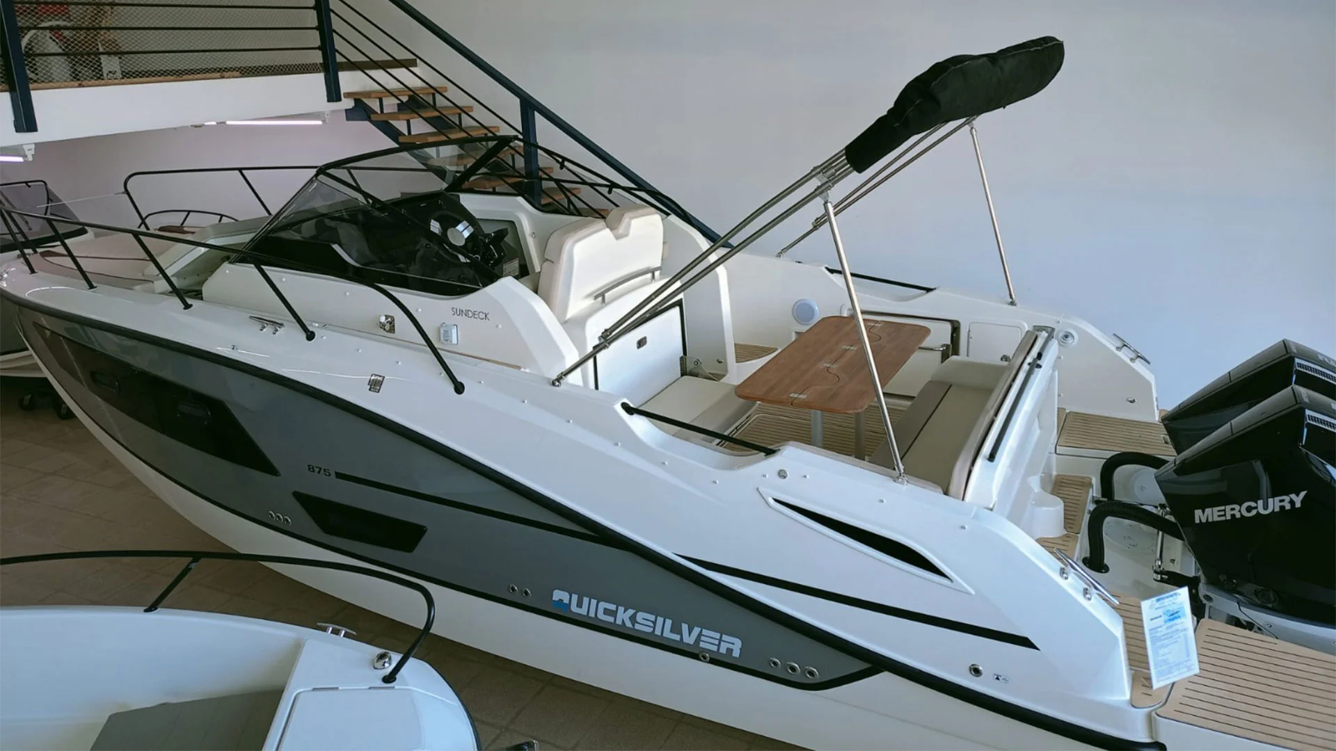Barcos nuevos entrega inmediata Quicksilver Activ 875 Sundeck - En stock